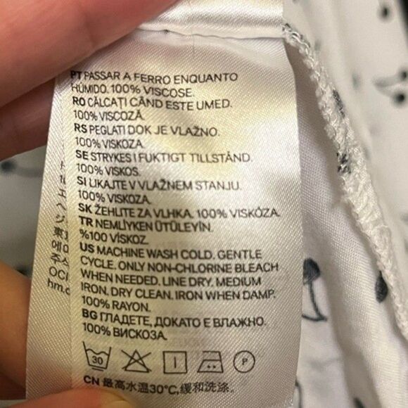 Divided by H&M White and Black Button Down Cherry Shirt Size 2 - Picture 4 of 6